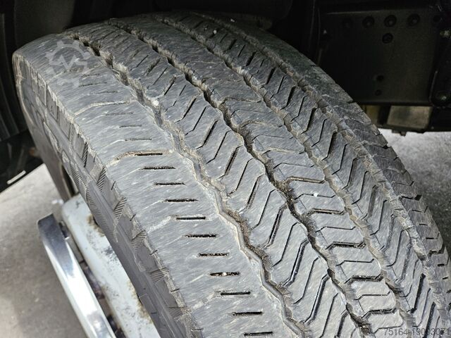 Tehergépkocsi dobozos felépítménnyel MAN TGX 18.360 4x2