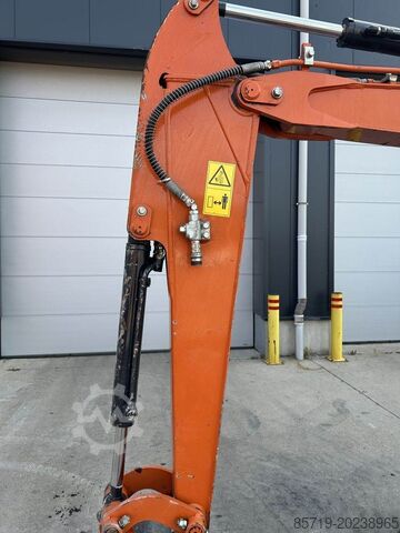 Minikoparka Hitachi ZX33U-6 (7740)