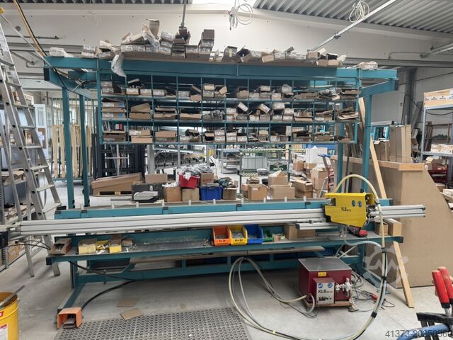 Centre de ferrures EDER + MUELLER Fluegelanschlagtisch