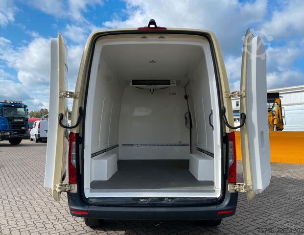 Chladírenská dodávka MERCEDES-BENZ Sprinter 317 CDI KA L2/ Frischdienst/ MBUX/ AC
