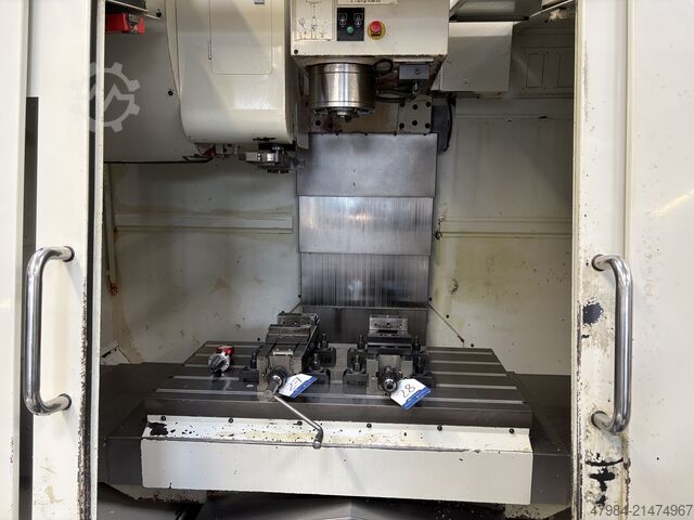 Vertikales Bearbeitungszentrum HURCO VMX 30