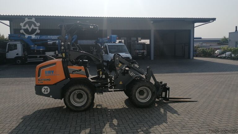 Hjullastare GIANT G2700 X-tra HD with loader bucket and palletfork