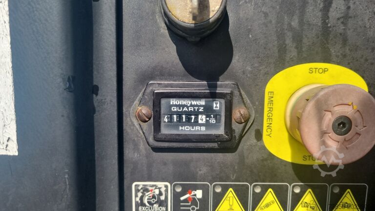Tehergépkocsira szerelhető légi munkaállvány Isoli PT200 on Nissan NT400