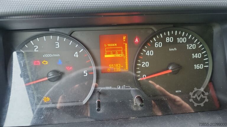 Tehergépkocsira szerelhető légi munkaállvány Isoli PT200 on Nissan NT400
