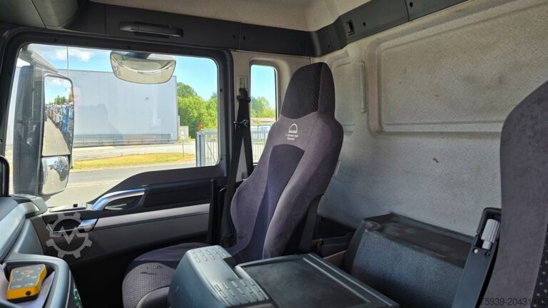 Standard tractor unit MAN TGS 18.400 (4x2)