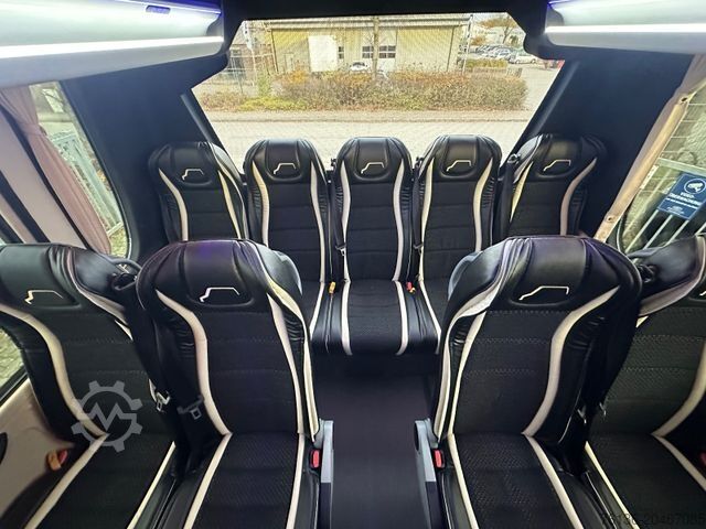 Kleinbus IVECO Daily 35 Sitze Touristik Dachklima Kühlschrank