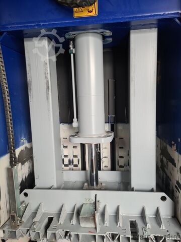 Paper baler Strautmann BalePress 53, year of manufacture. Strautmann BalePress