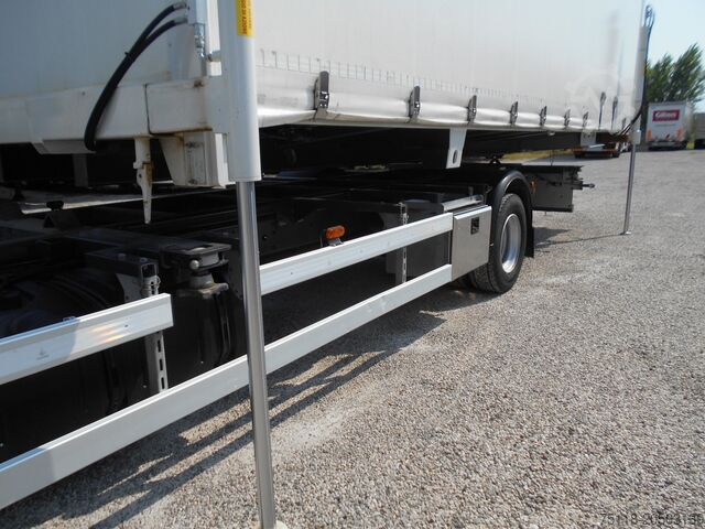 Vrachtwagen met laadbak en dekzeil DAF LF 230 12ton - CENTINA SCARRABILE