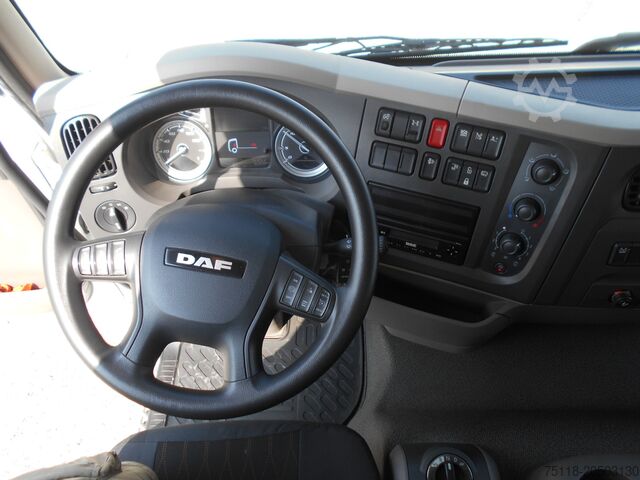 Vrachtwagen met laadbak en dekzeil DAF LF 230 12ton - CENTINA SCARRABILE