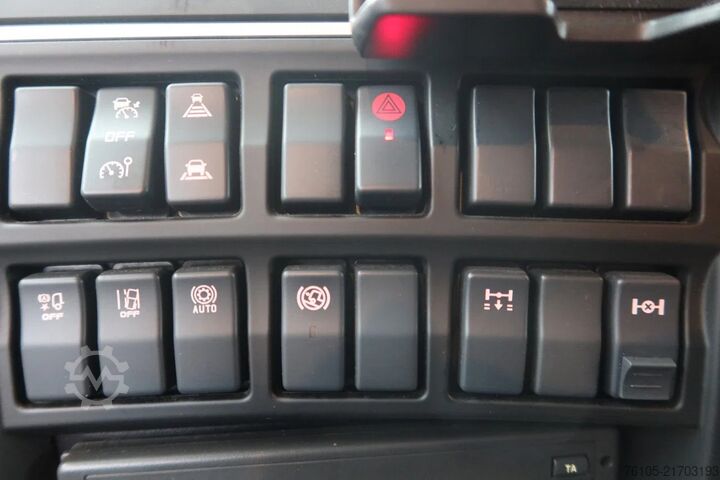 Valise Renault D240 Bak met deuren + Klep 2.000 kg. Automaat. ...