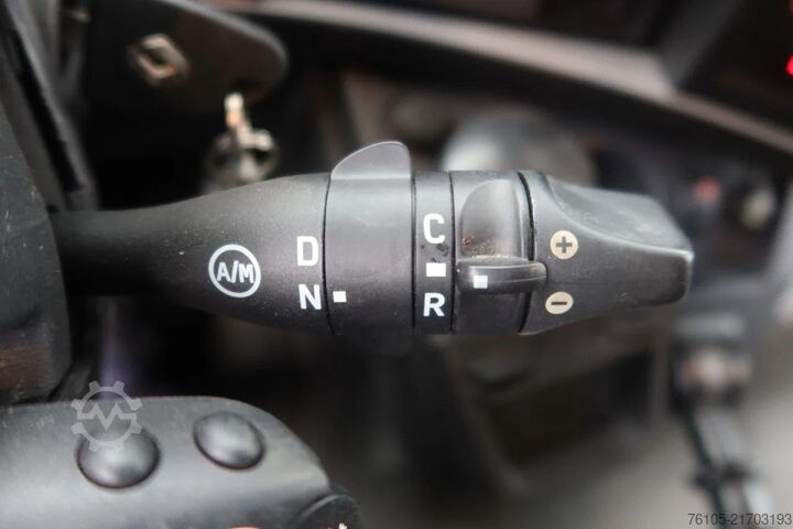 Valise Renault D240 Bak met deuren + Klep 2.000 kg. Automaat. ...