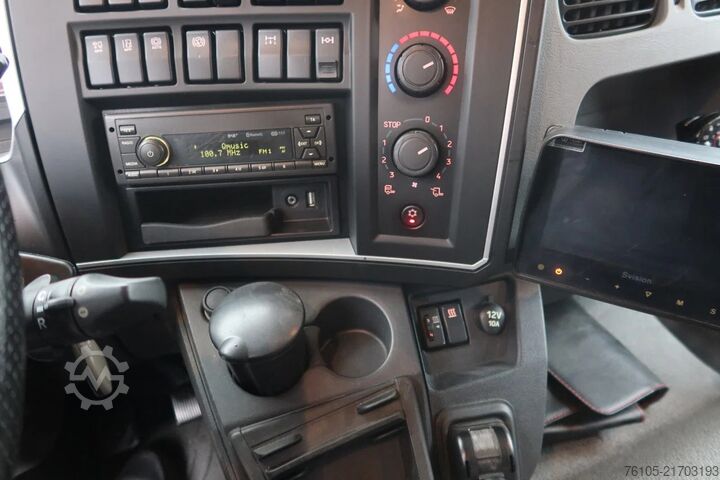 Valise Renault D240 Bak met deuren + Klep 2.000 kg. Automaat. ...