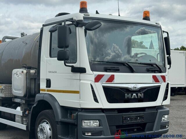 Vákuumtartályos teherautó MAN TGM 15.250 Fäkalien- Saugwagen 8.000 Liter Klima