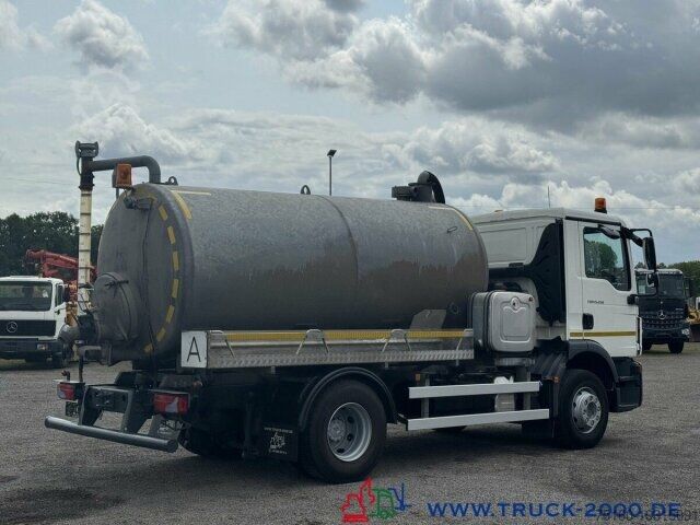 Vákuumtartályos teherautó MAN TGM 15.250 Fäkalien- Saugwagen 8.000 Liter Klima
