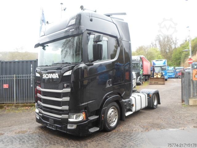 Trator de grande volume SCANIA S 500/Low Deck mit Aufliegen Getränke