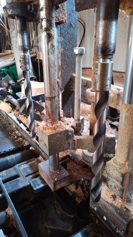 Mașini pentru fabrici de stâlpi și bușteni  