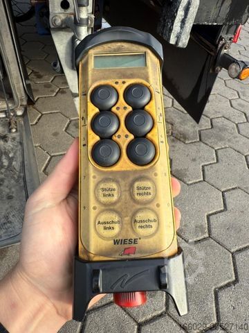 Nízkoložný návěs Wiese 3-Achs Stufen Sattel mit Auffahrrampe 25T