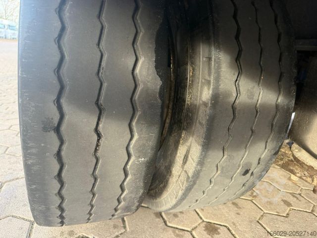 Nízkoložný návěs Wiese 3-Achs Stufen Sattel mit Auffahrrampe 25T