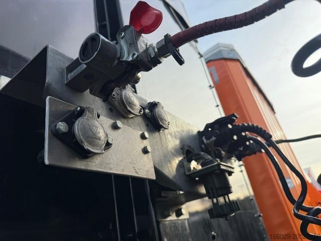 Nízkoložný návěs  Wiese 3-Achs Stufen Sattel mit Auffahrrampe 25T