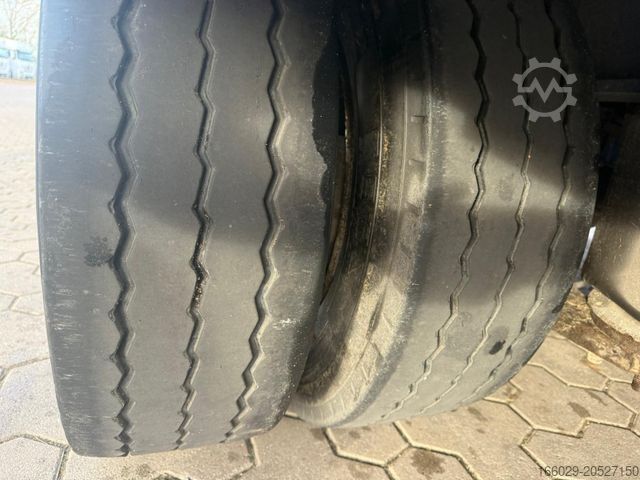 Nízkoložný návěs Wiese 3-Achs Stufen Sattel mit Auffahrrampe 25T