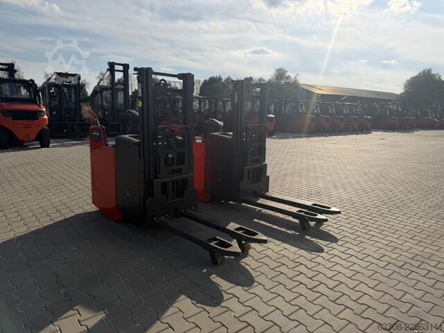 Empilhador manual Linde D10 FP
