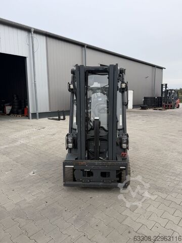 Empilhador eléctrico de 3 rodas Linde E16C-02