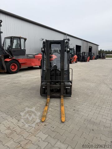 Empilhador eléctrico de 3 rodas Linde E14-02
