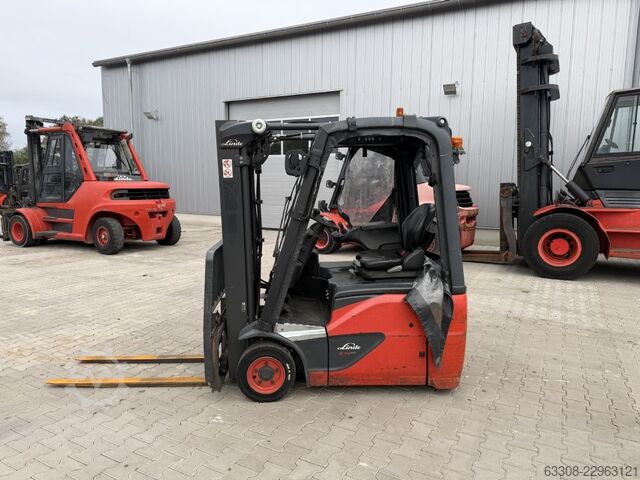 Empilhador eléctrico de 3 rodas Linde E14-02