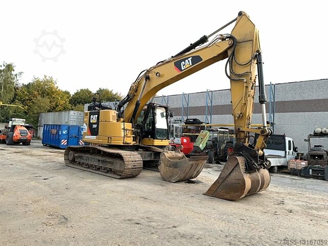 Tracked Excavator Caterpillar 335F L with 2 buckets