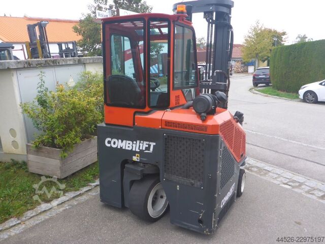 Czterokierunkowy ładowacz czołowy Combilift C3000 CB