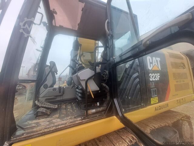 Excavadora sobre orugas Caterpillar 323FLN IHC