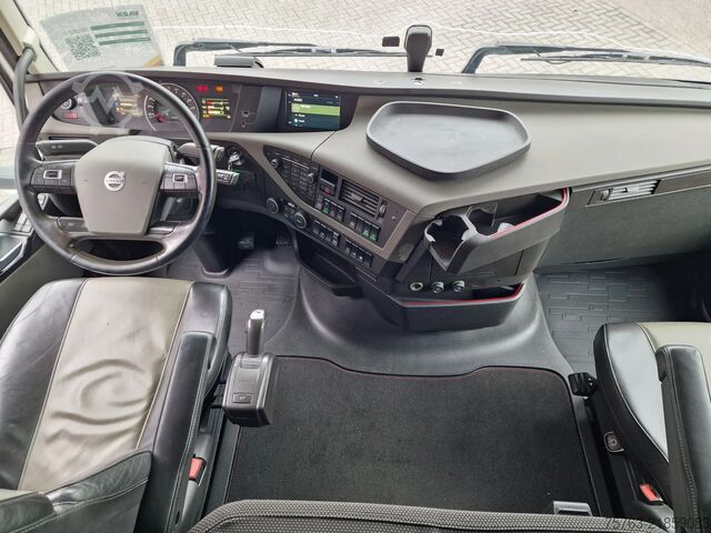 Padrão-SZM Volvo FH 13.540 Globetrotter 6x4 Lift axle - PTO/Hydr...