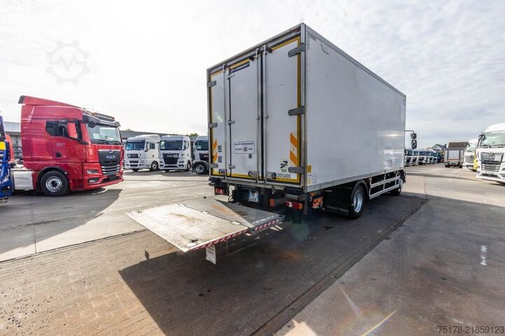 Refrigerated/freezer transport RENAULT MIDLUM 220 DXI +TK T1000 R MT+DHOLLANDIA