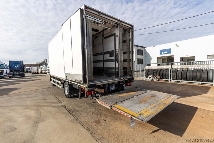 Refrigerated/freezer transport RENAULT MIDLUM 220 DXI +TK T1000 R MT+DHOLLANDIA