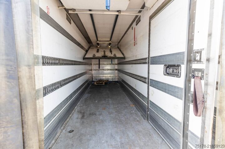 Refrigerated/freezer transport RENAULT MIDLUM 220 DXI +TK T1000 R MT+DHOLLANDIA