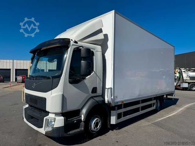 Vrachtwagen met bakwagen VOLVO FL 210 4x2 Closed box / Koffer Euro 6