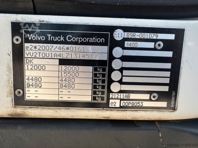 Vrachtwagen met bakwagen VOLVO FL 210 4x2 Closed box / Koffer Euro 6