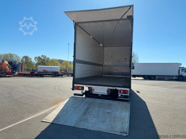 Vrachtwagen met bakwagen VOLVO FL 210 4x2 Closed box / Koffer Euro 6