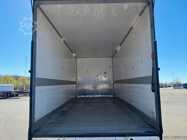 Vrachtwagen met bakwagen VOLVO FL 210 4x2 Closed box / Koffer Euro 6