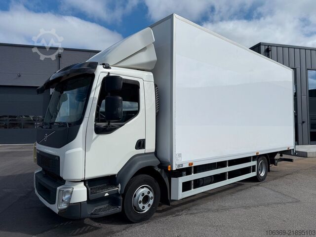 Vrachtwagen met bakwagen VOLVO FL 210 4x2 Closed box / Koffer Euro 6