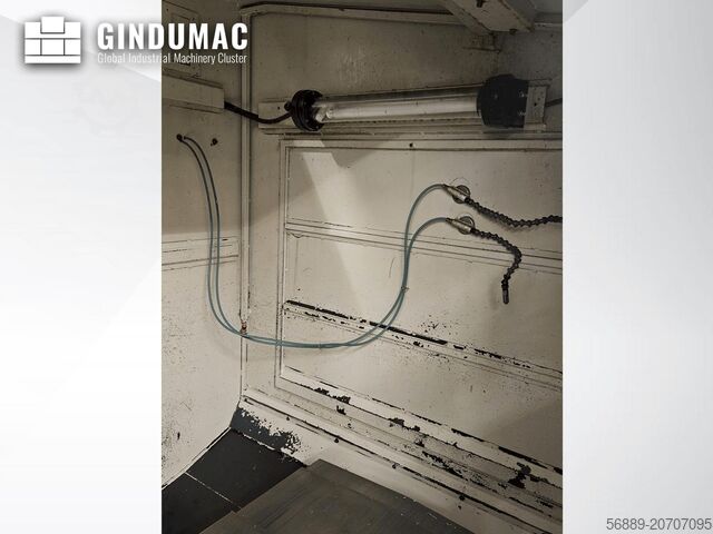 Vertikala Fleroperationsmaskiner Hurco VMX 24t