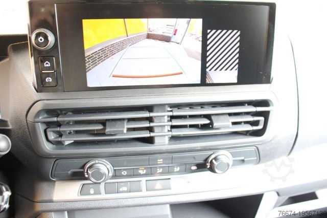 Dobozos furgon OPEL Vivaro Lang Klima Kamera Bluetooth