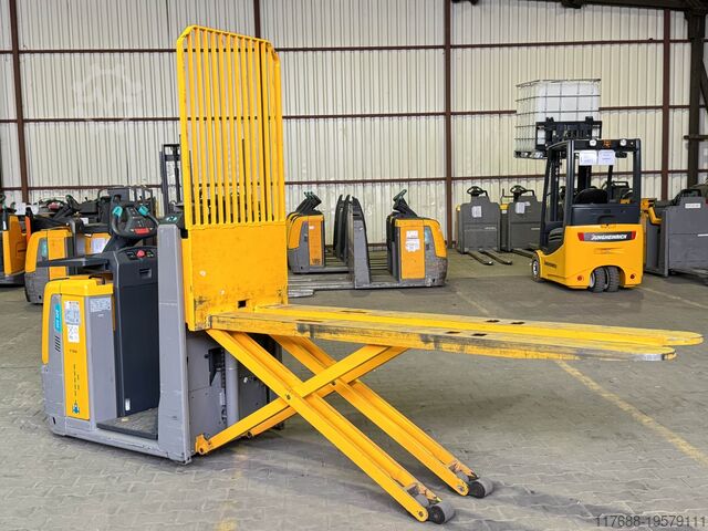 Οριζόντια μηχανή συλλογής παραγγελιών Jungheinrich Service Neu - Batterie 80%