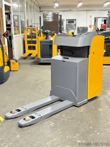 Niederhubwagen-Mitfahrer Jungheinrich ESE 120 - Service Neu - Batterie 84% - 2t