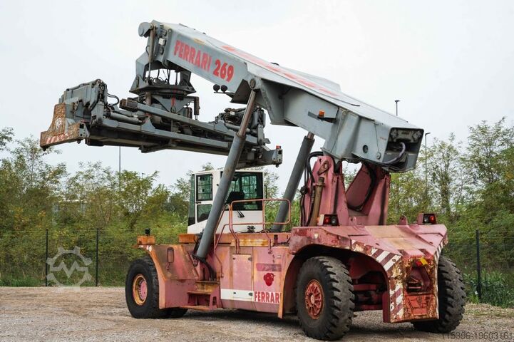 Vollcontainer Reachstacker CVS Ferrari F269.5