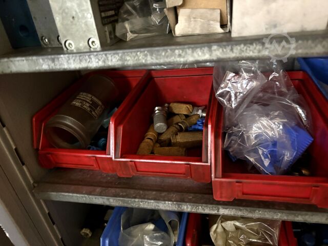 Værkstedskab med indhold KAISER + KRAFT Workshop Cabinet with Contents