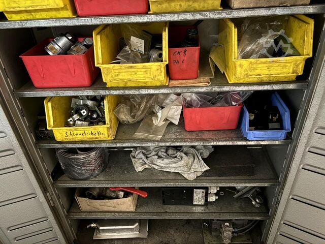 Værkstedskab med indhold KAISER + KRAFT Workshop Cabinet with Contents