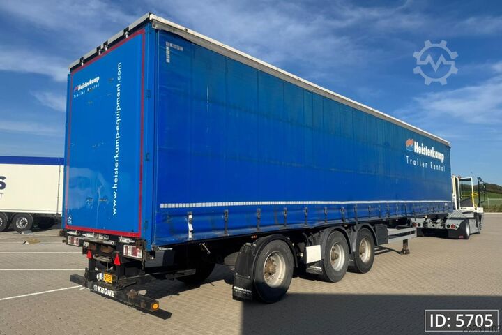 Krone SD / Styrande axel / Lyftbar axel / Monterad truck / Trumbromsar Krone SD / Steering axle / Lift axle / Mounted forkli...