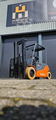 Forklift Toyota 8FBMT40