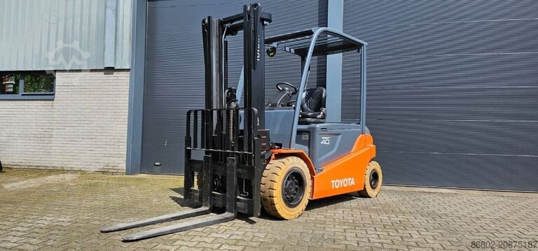 Forklift Toyota 8FBMT40